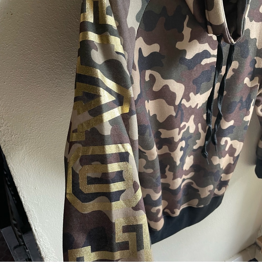Camouflage Cowl Neck Drawstring Sweatshirt. Gold LOVE Spell-out on Sleeve. M - Picture 10 of 14